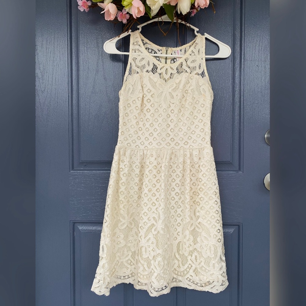 Adorable white lace dress {S}